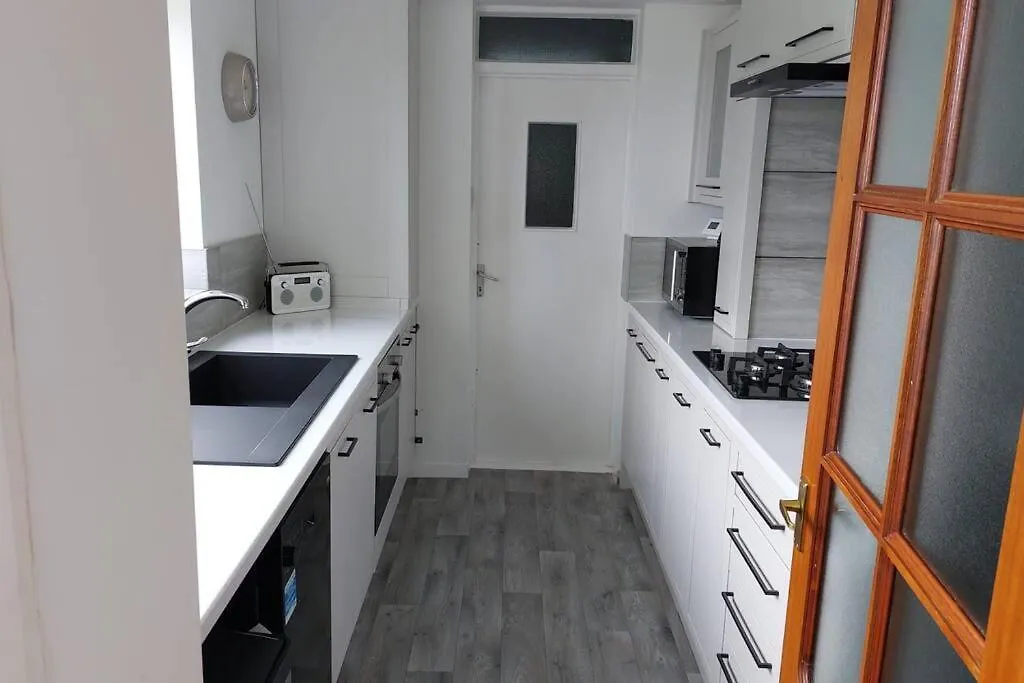 3 Bedroom Apartment With Golf Course View Newcastle upon Tyne 0*,