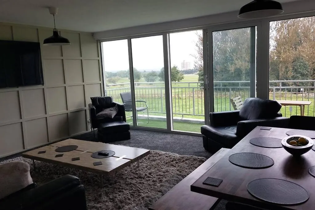 3 Bedroom Apartment With Golf Course View Newcastle upon Tyne