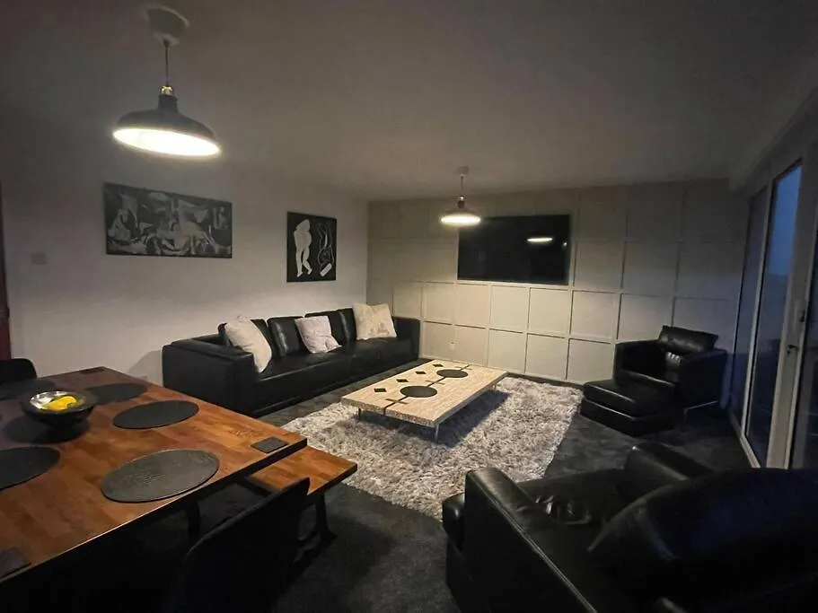 3 Bedroom Apartment With Golf Course View Newcastle upon Tyne