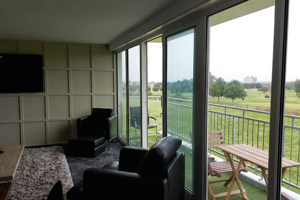 3 Bedroom Apartment With Golf Course View Newcastle upon Tyne Storbritannien